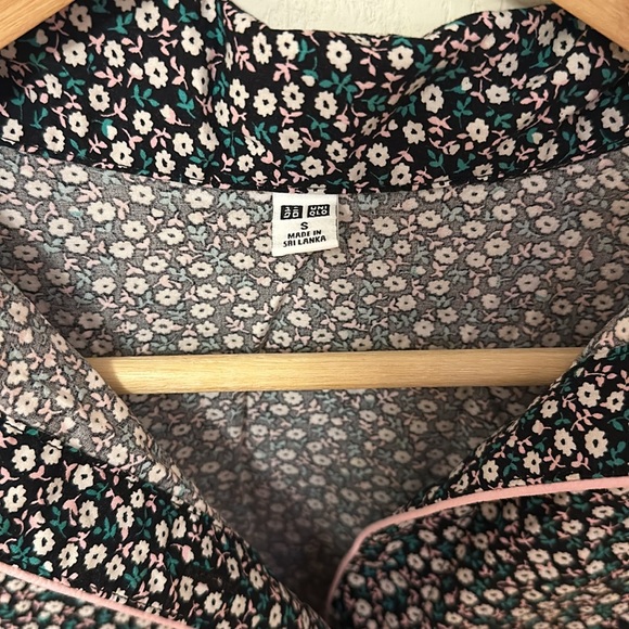 Uniqlo darling floral print pajama Top size small - Picture 3 of 6